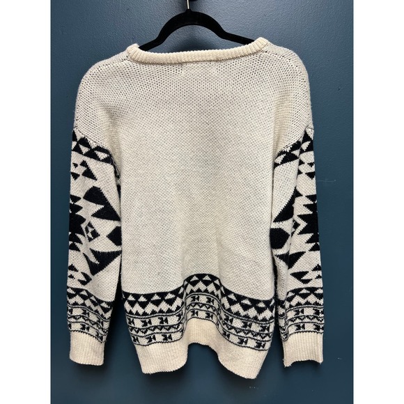 Beautiful Aztec Sweater - Picture 7 of 7